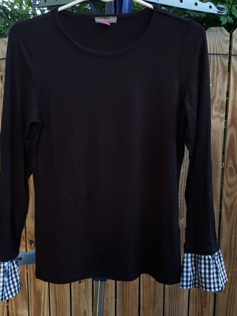 EUC VINCE CAMUTO jet black / mixed media cuffs (PM) blouse